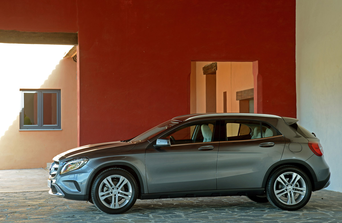 Mercedes GLA side