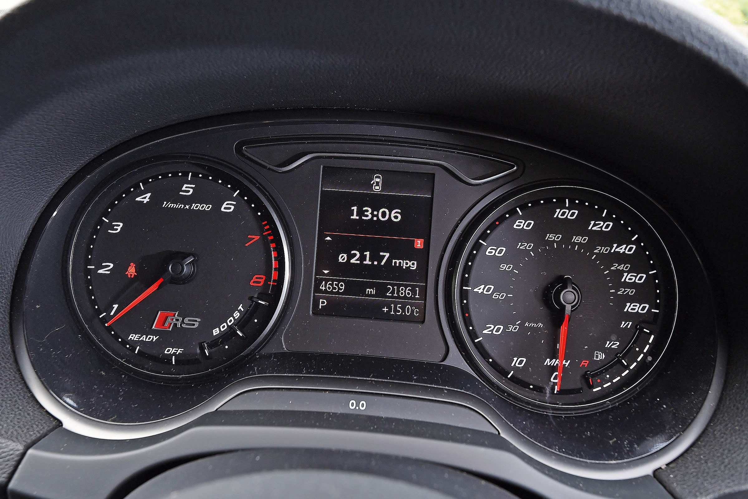Audi RS3 - dials