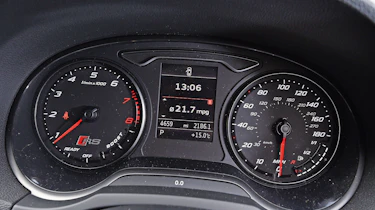 Audi RS3 - dials