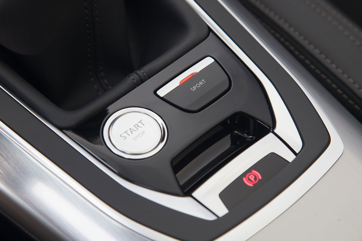 Peugeot-308-SW-estate-interior-detail