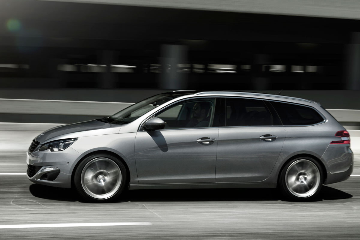 Peugeot-308-SW-estate-interior-detail-2