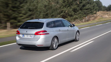 Peugeot-308-SW-BlueHDi-rear-track