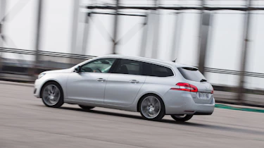 Peugeot-308-SW-BlueHDi-rear