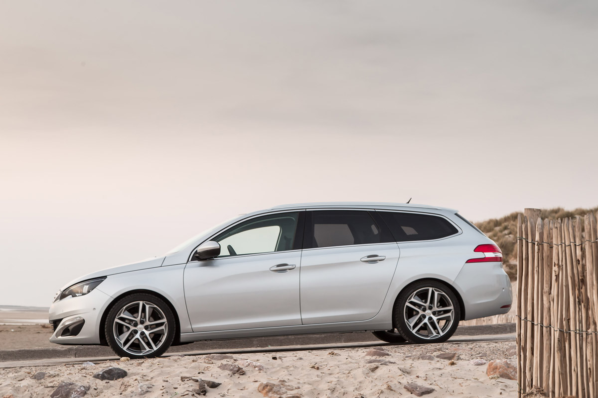 Peugeot-308-SW-BlueHDi-static