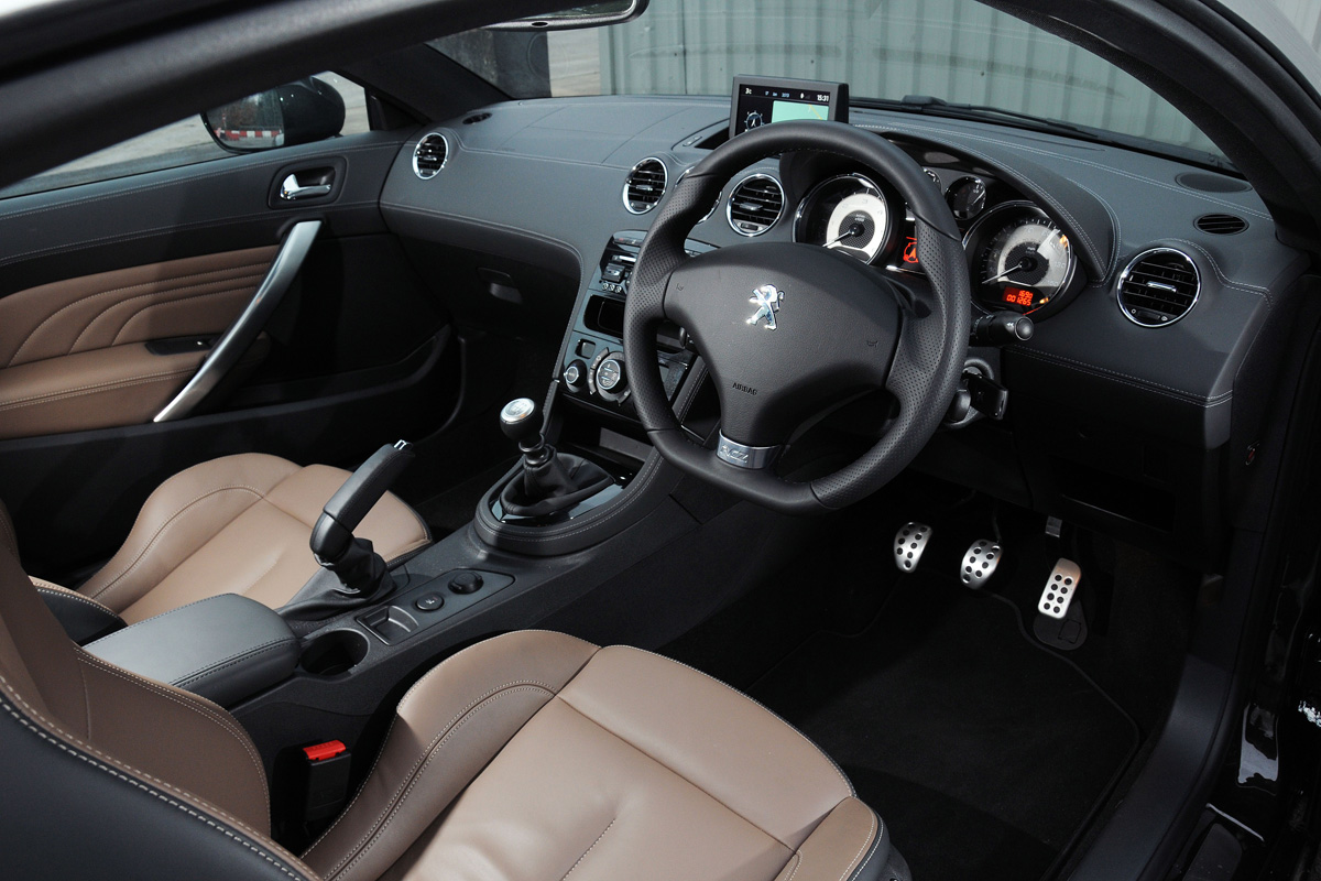 Peugeot RCZ interior