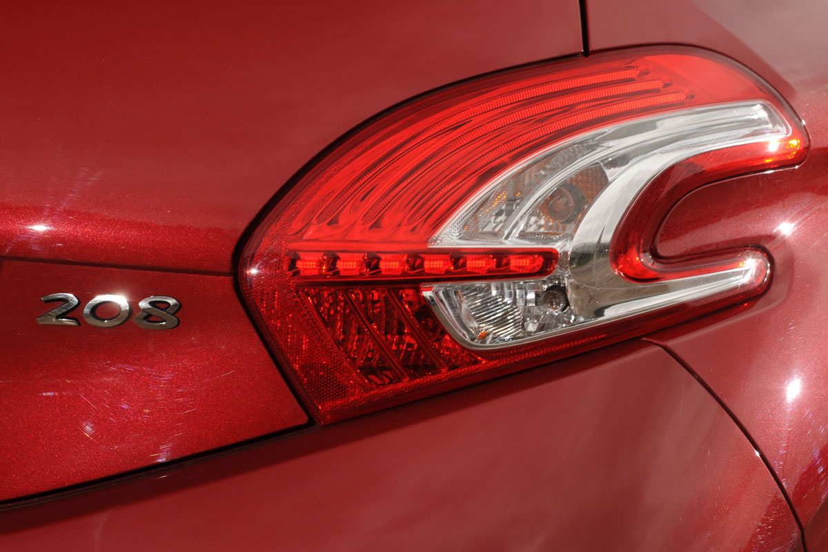 Peugeot 208 badge