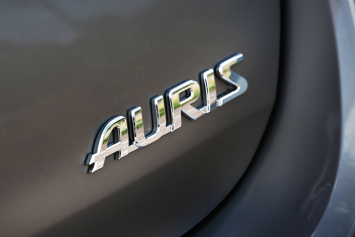 Toyota Auris badge