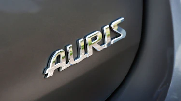 Toyota Auris badge