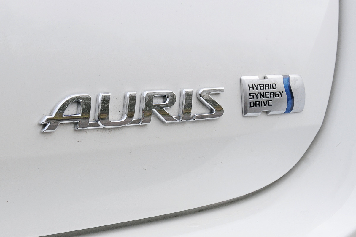 Toyota Auris Hybrid badge