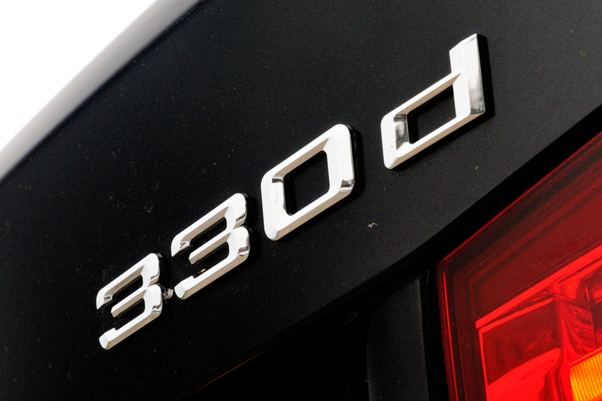 BMW 330d Touring badge