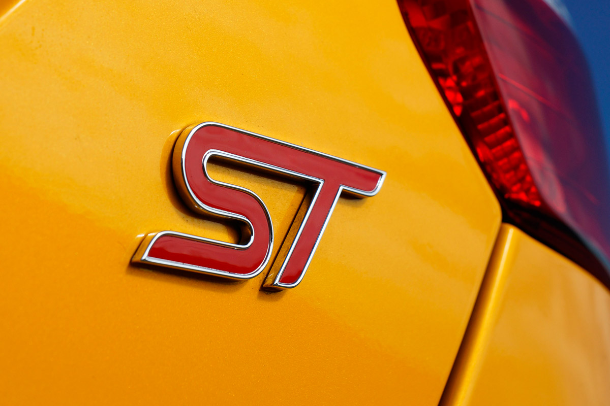 Ford Focus ST badge
