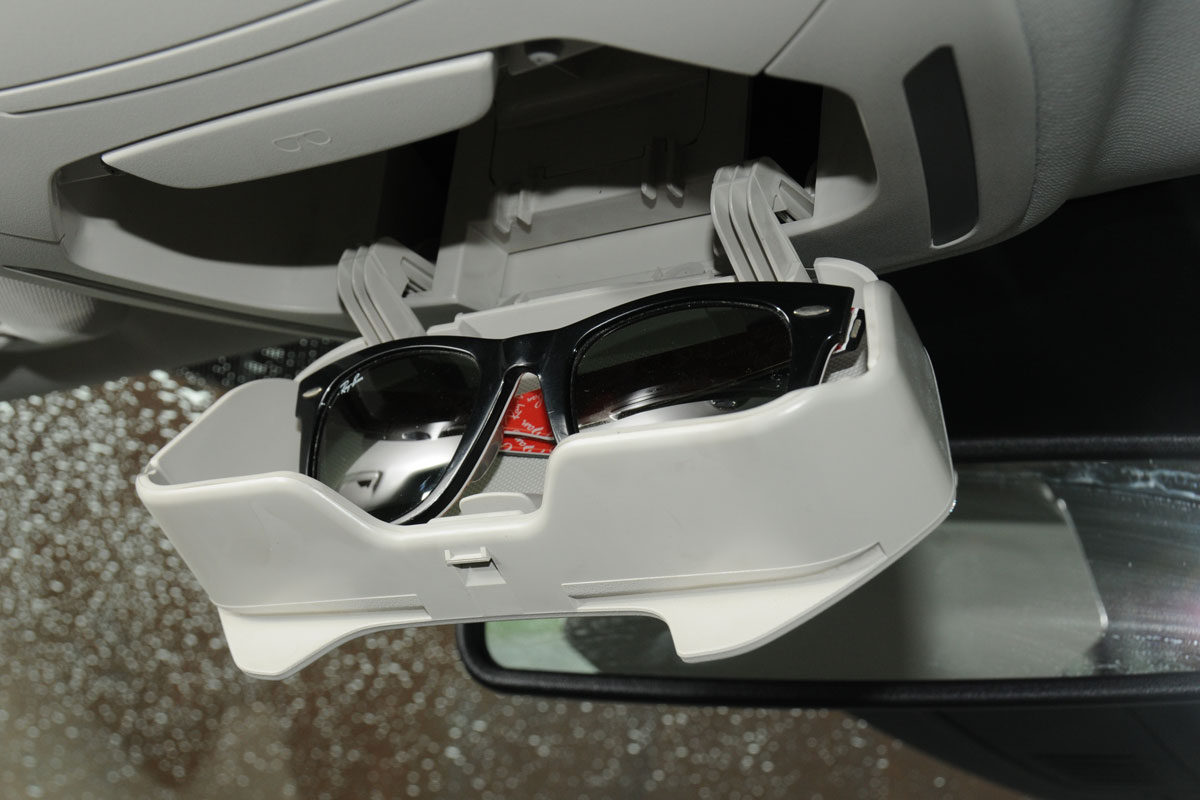 Ford Focus Estate sunglasses holder