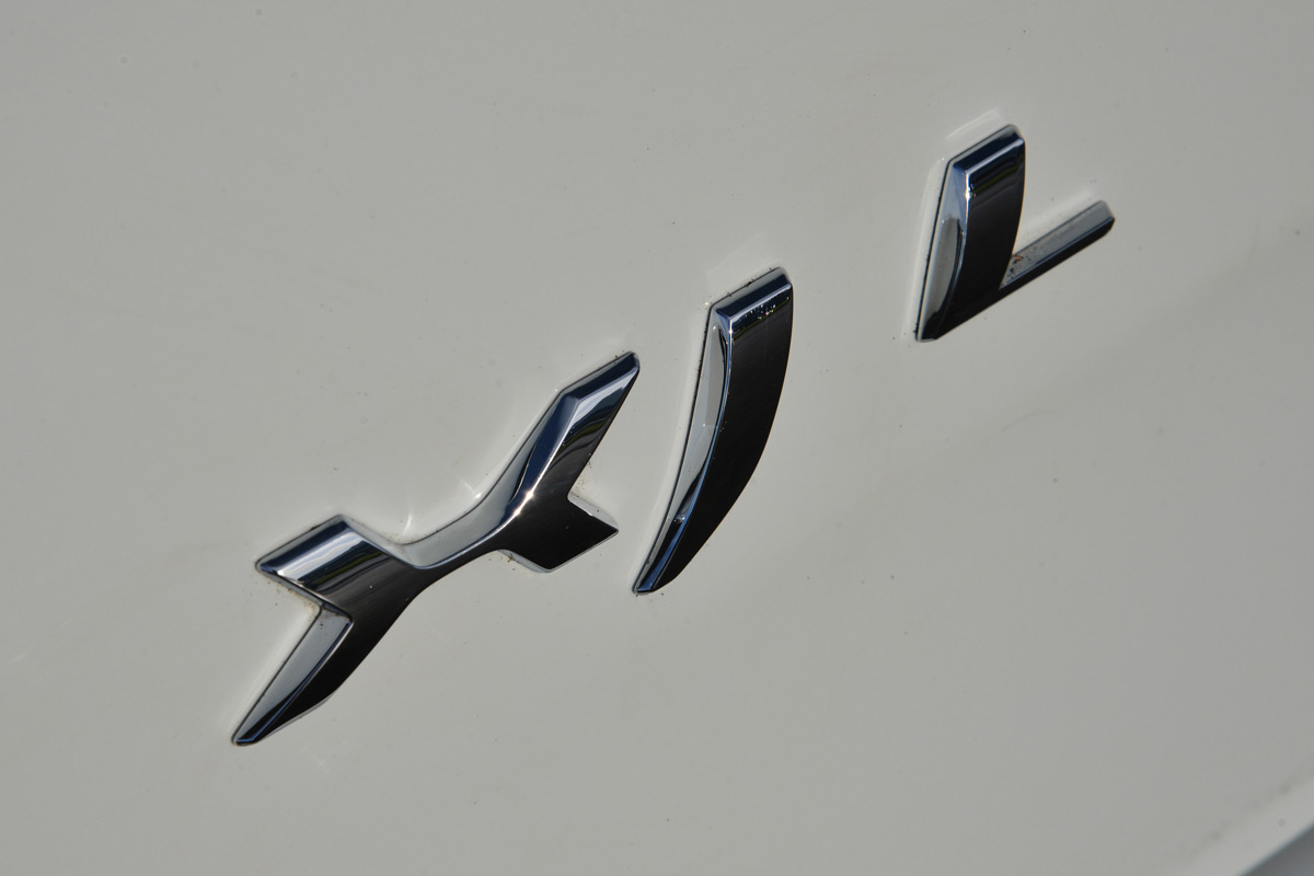 Jaguar XJ L badge