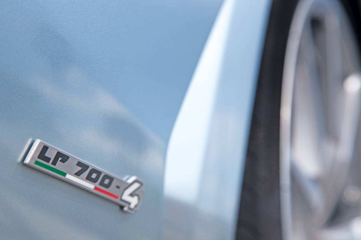 Lamborghini Aventador Roadster badge