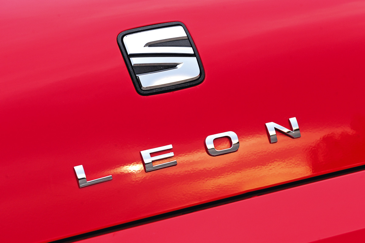 SEAT Leon badge