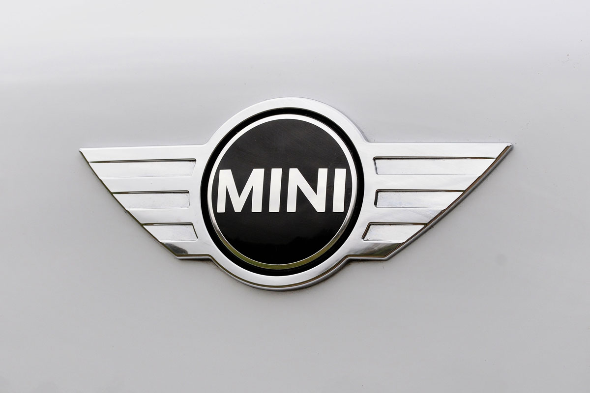 MINI Countryman badge