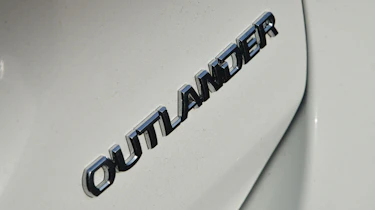 Mitsubishi Outlander badge