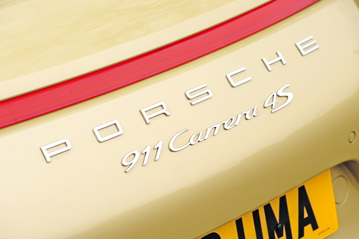 Porsche 911 Carrera 4 badge