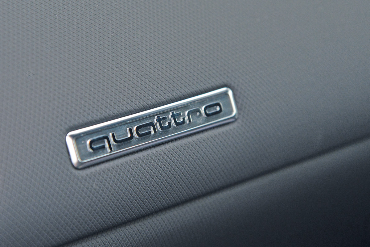 Audi R8 V8 Coupe badge