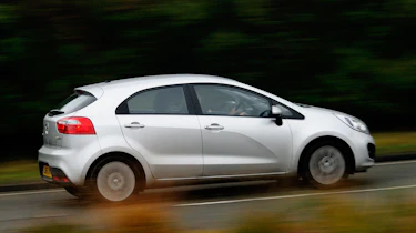 Kia Rio panning