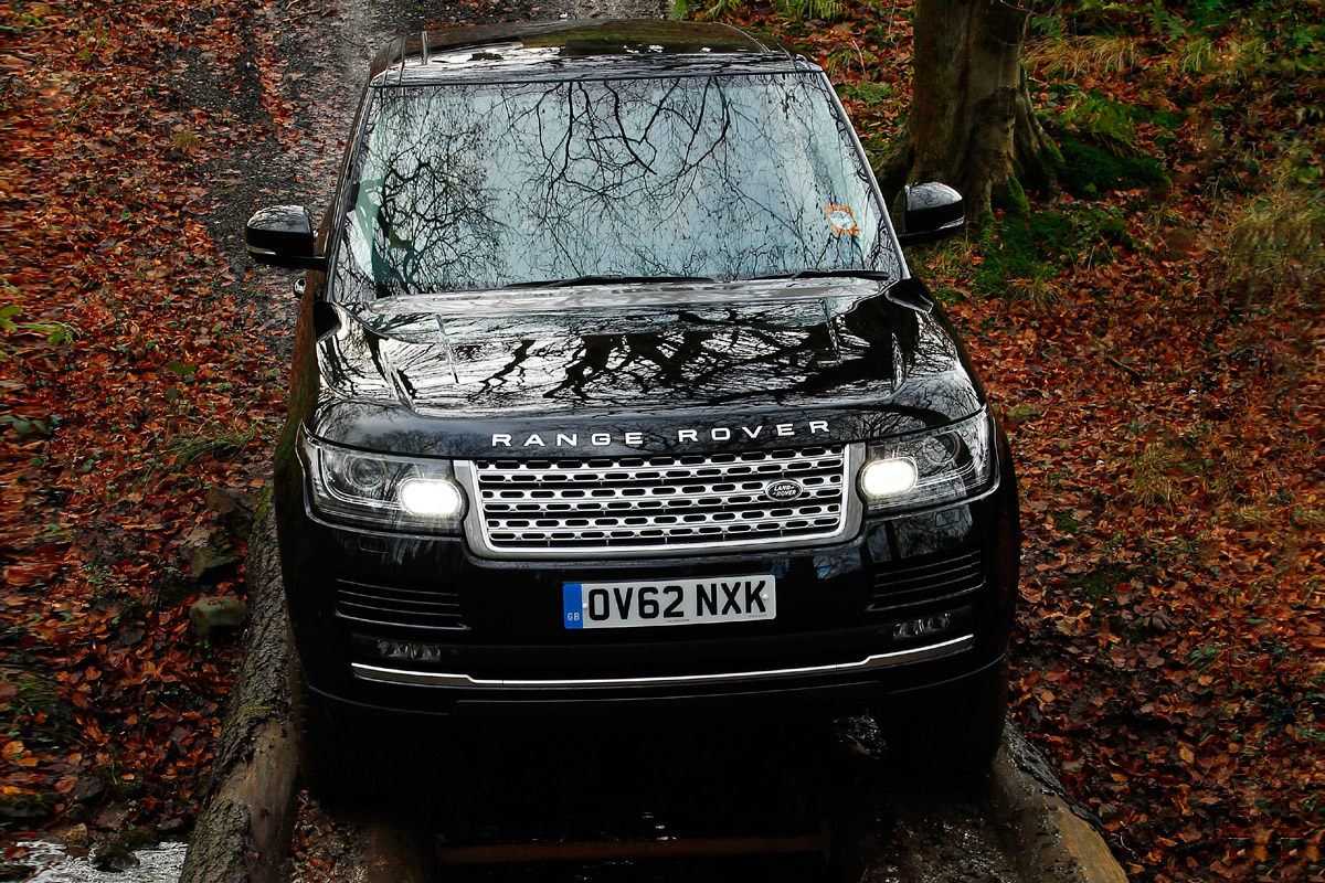 Range Rover tracking off-road