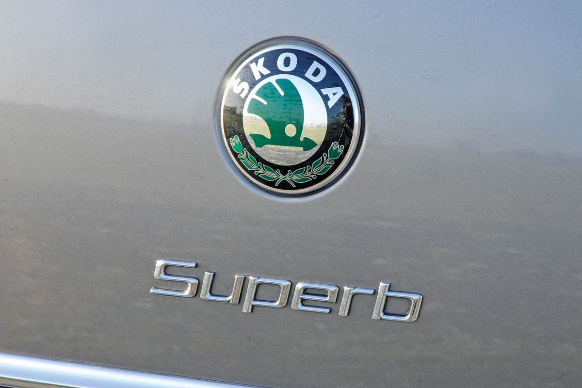 Skoda Superb badge