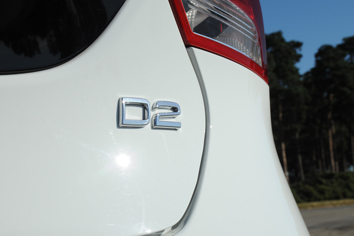 Volvo V40 badge
