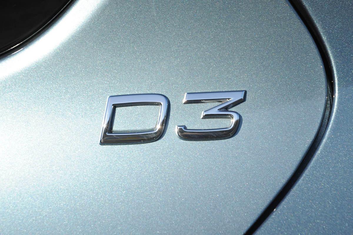 Volvo V40 D3 badge