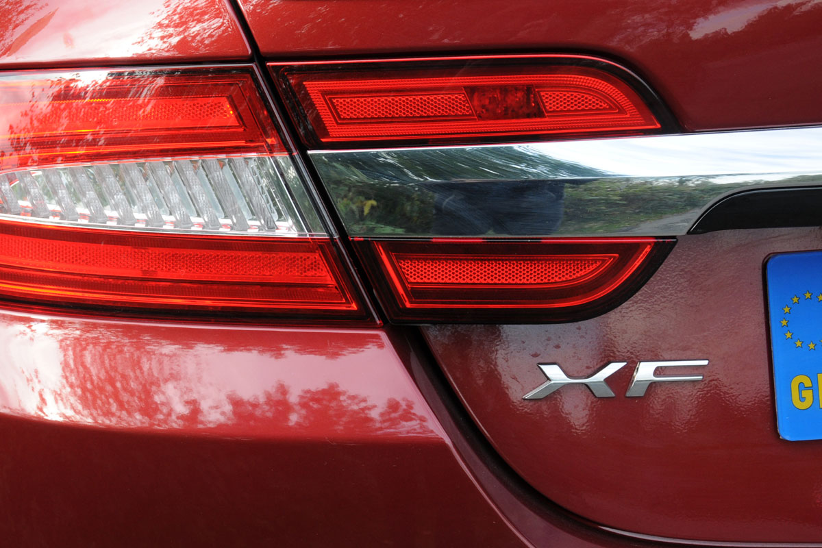 Jaguar XF Sportbrake badge