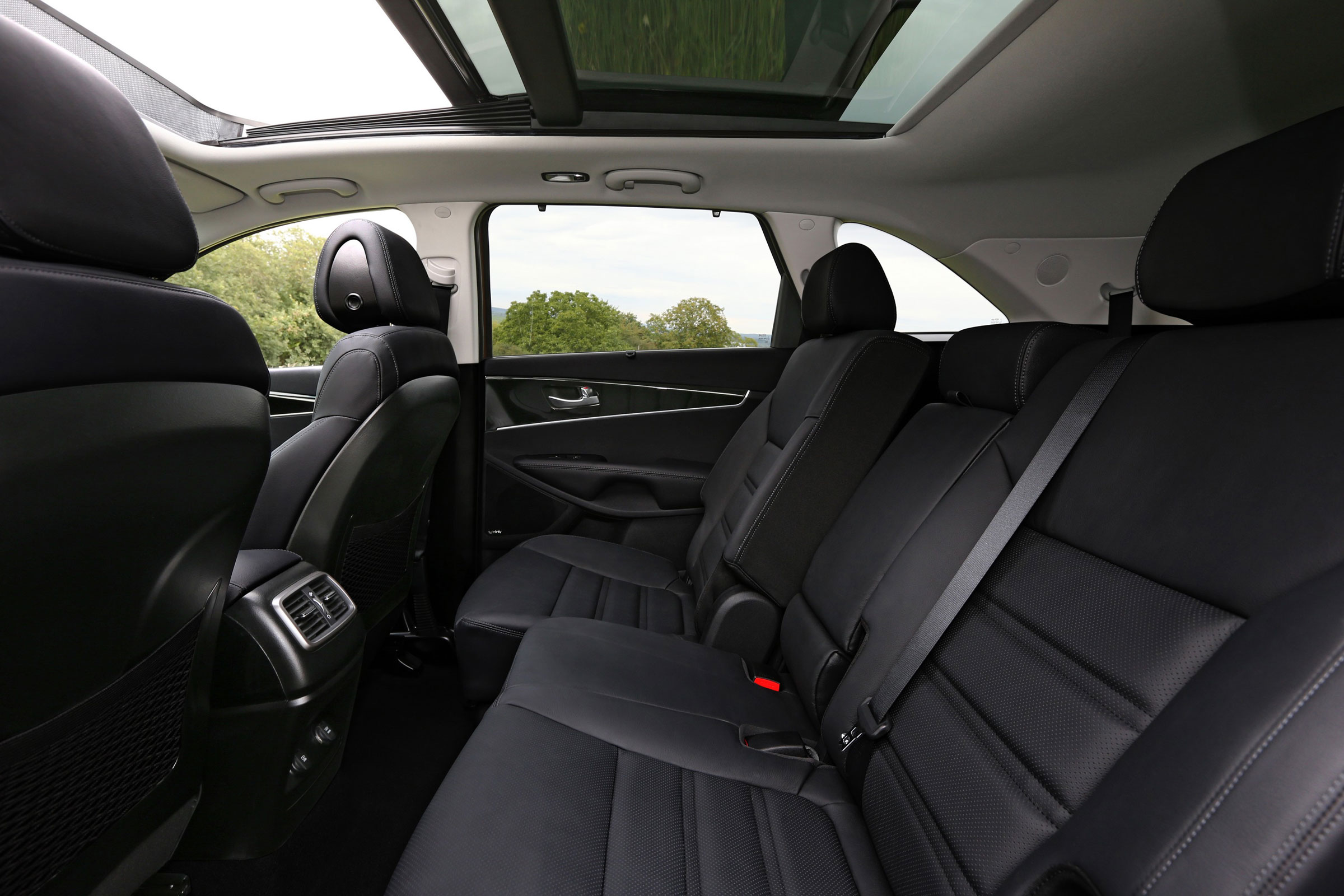 Kia Sorento 2.2 CRDi KX-4 auto - rear seats