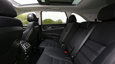 Kia Sorento 2.2 CRDi KX-4 auto - rear seats