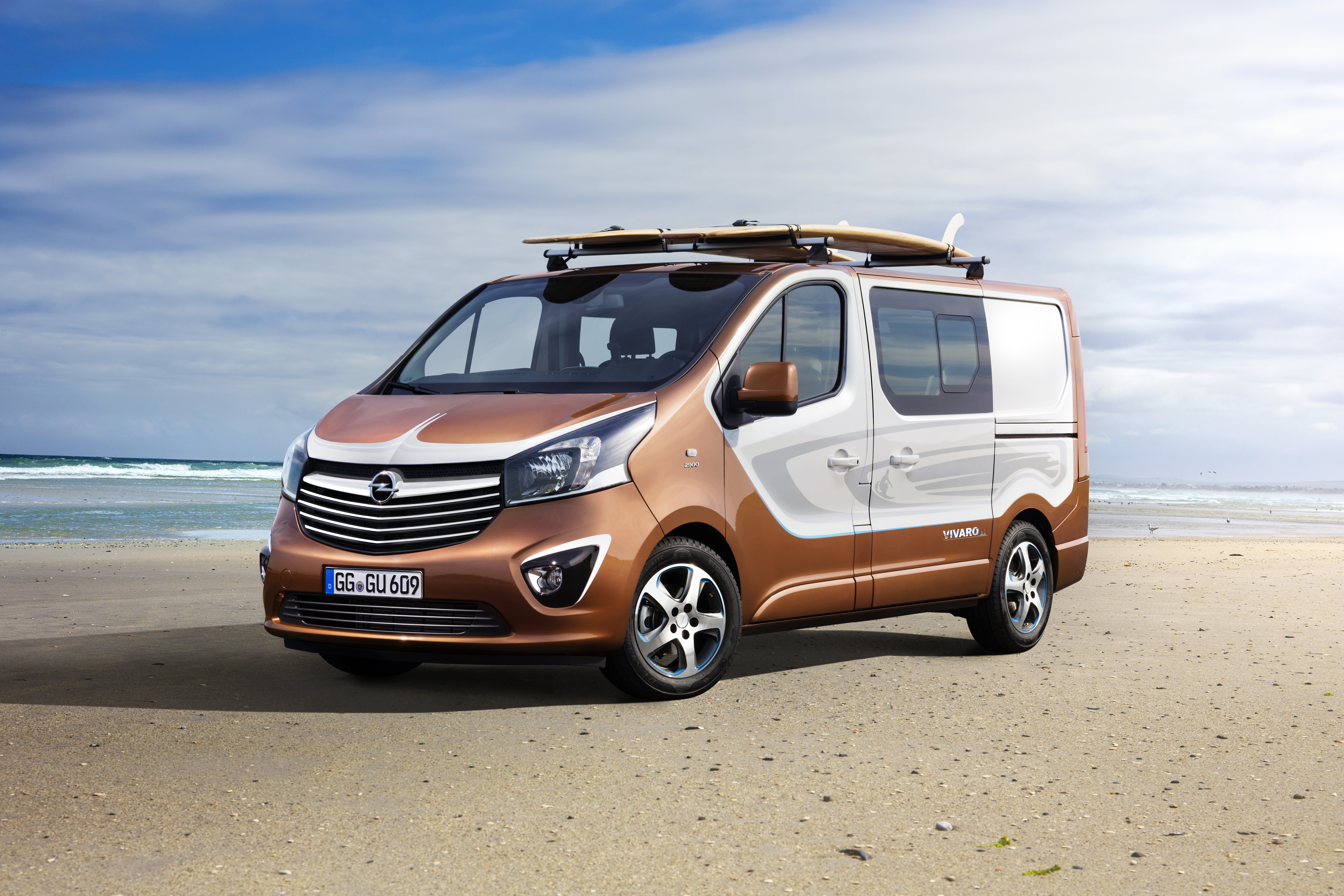 Vauxhall Vivaro Surf Concept - front three quarter