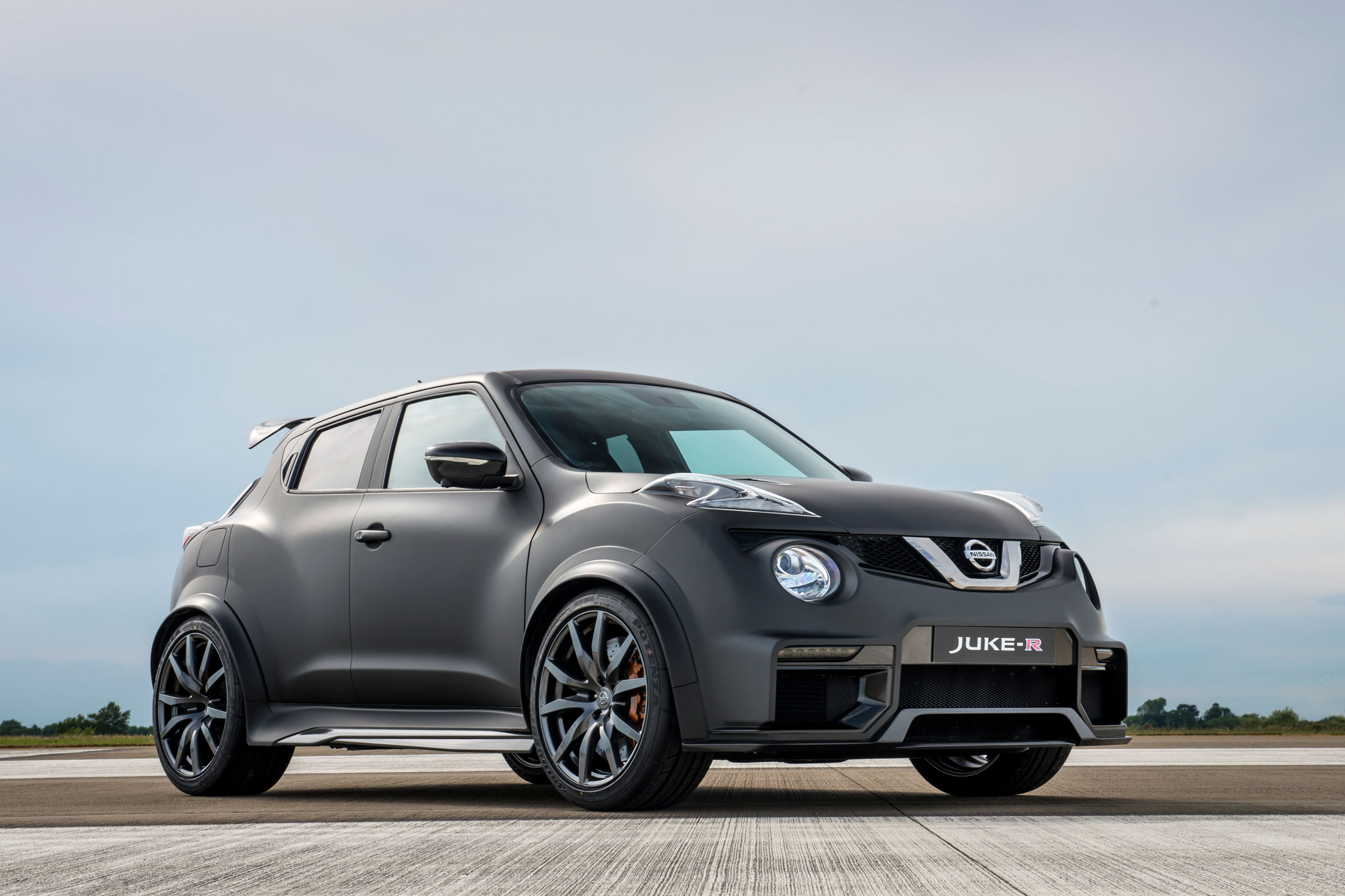 Nissan Juke-R front 3/4