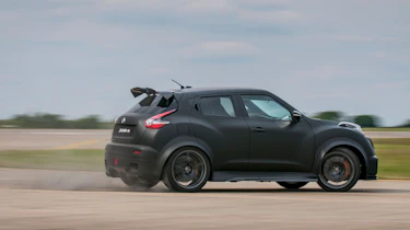 Nissan Juke-R side motion