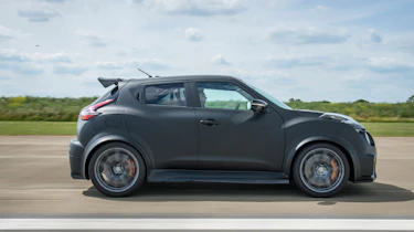 Nissan Juke-R side tracking