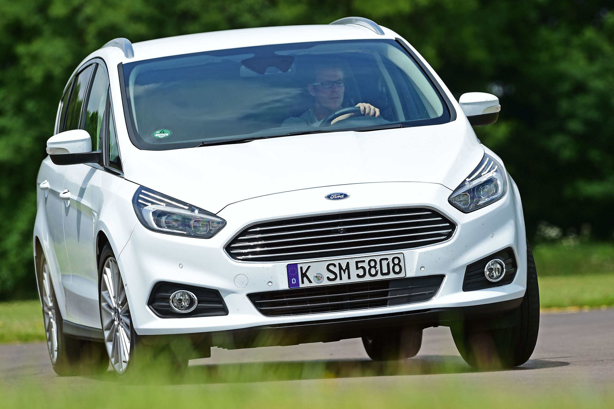 Ford S-MAX - front cornering