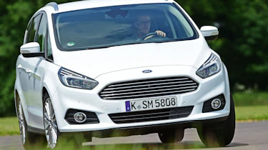 Ford S-MAX - front cornering