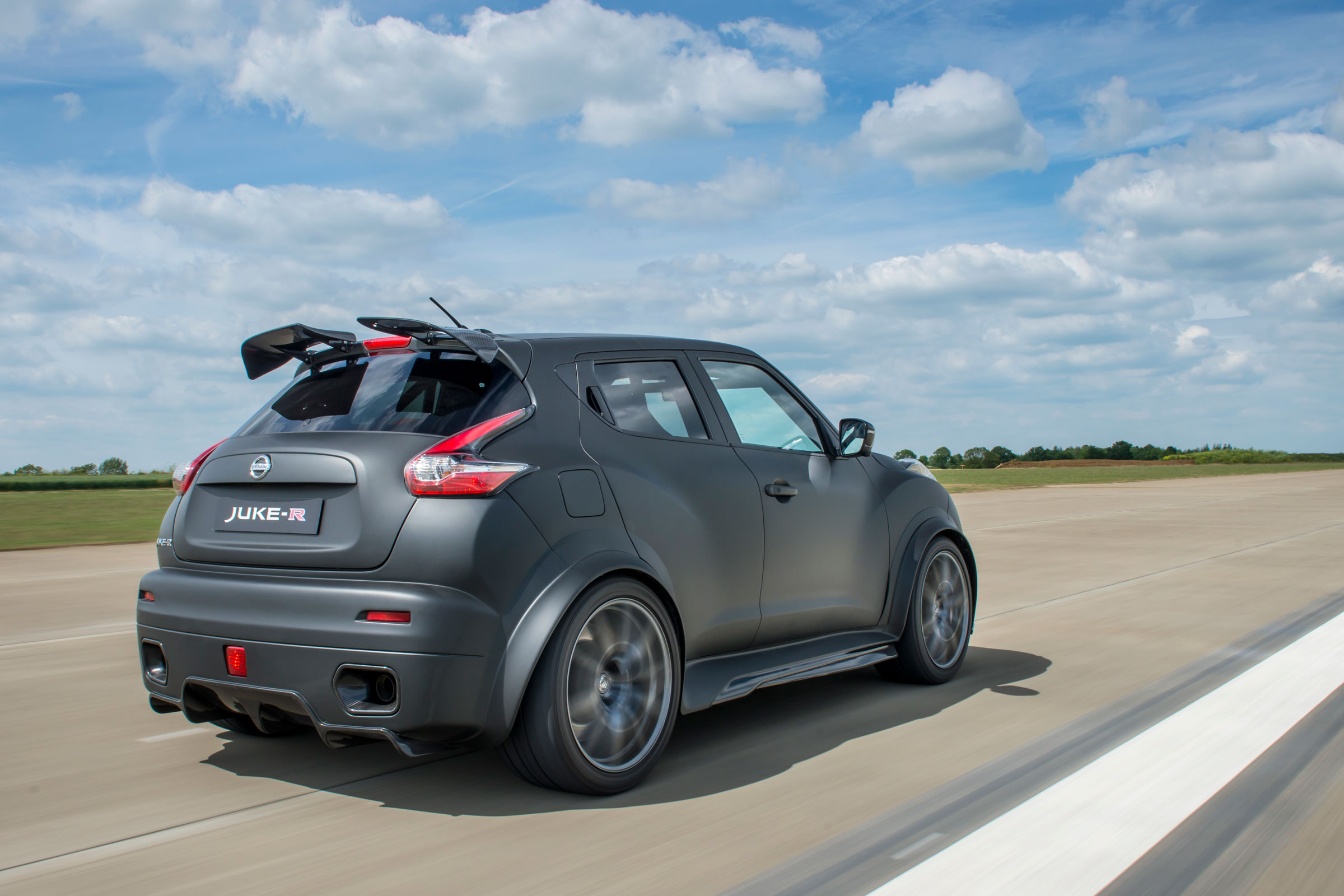 Nissan Juke-R rear 3/4 tracking