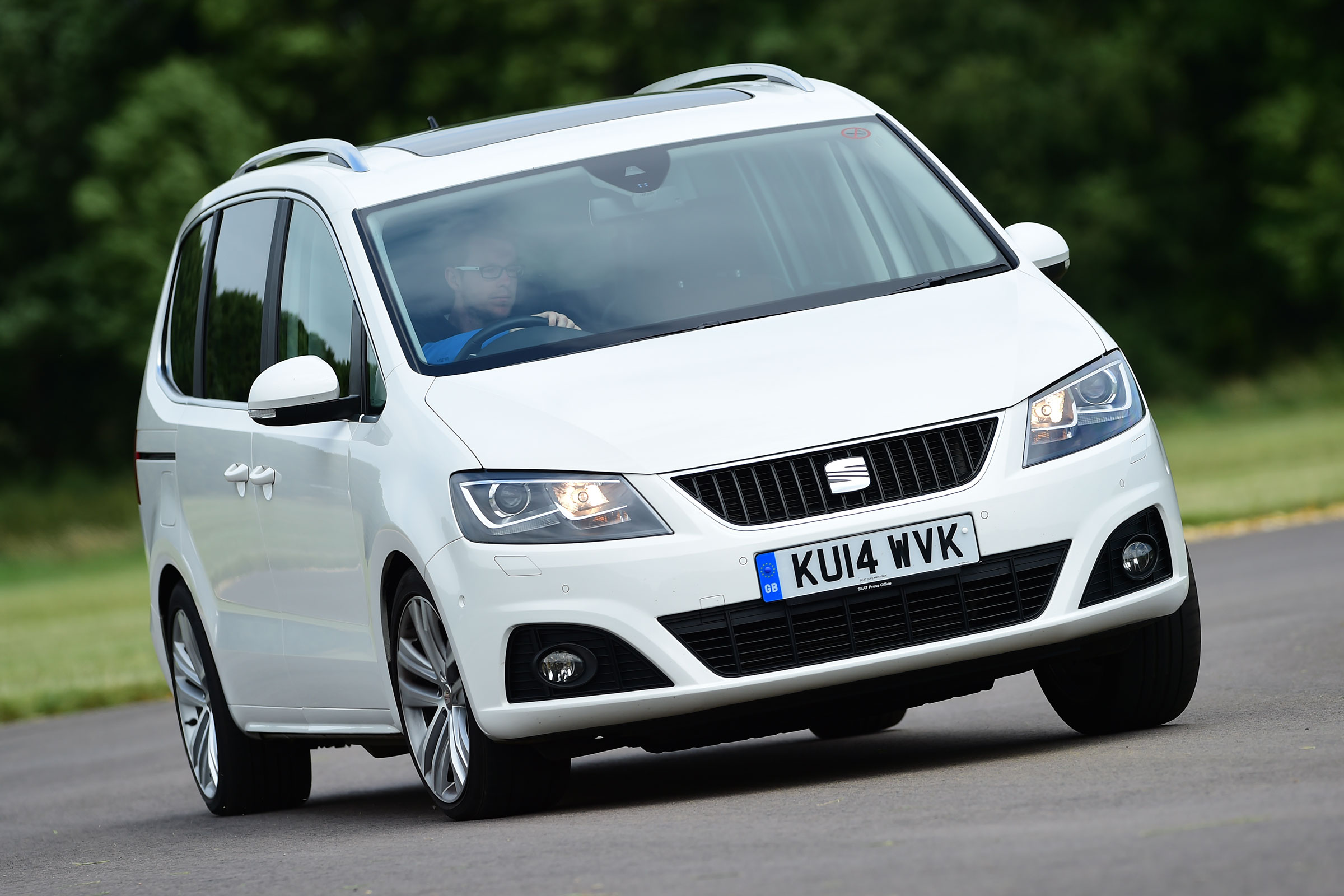 SEAT Alhambra - front cornering