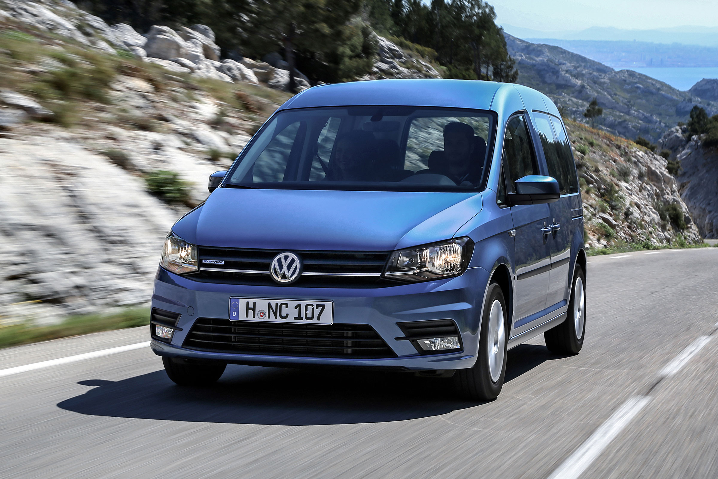 Volkswagen Caddy Life - front tracking