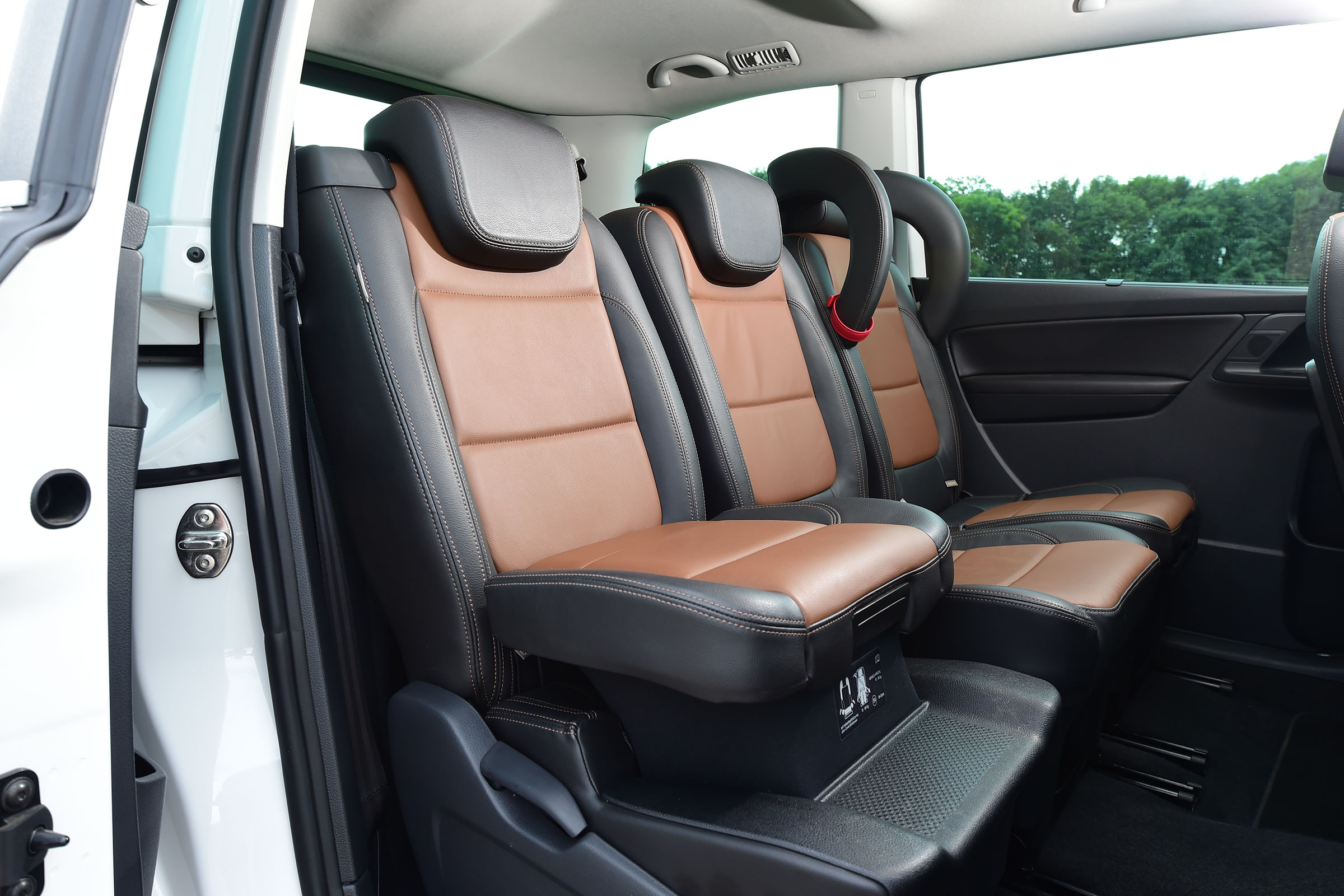 SEAT Alhambra - booster seat