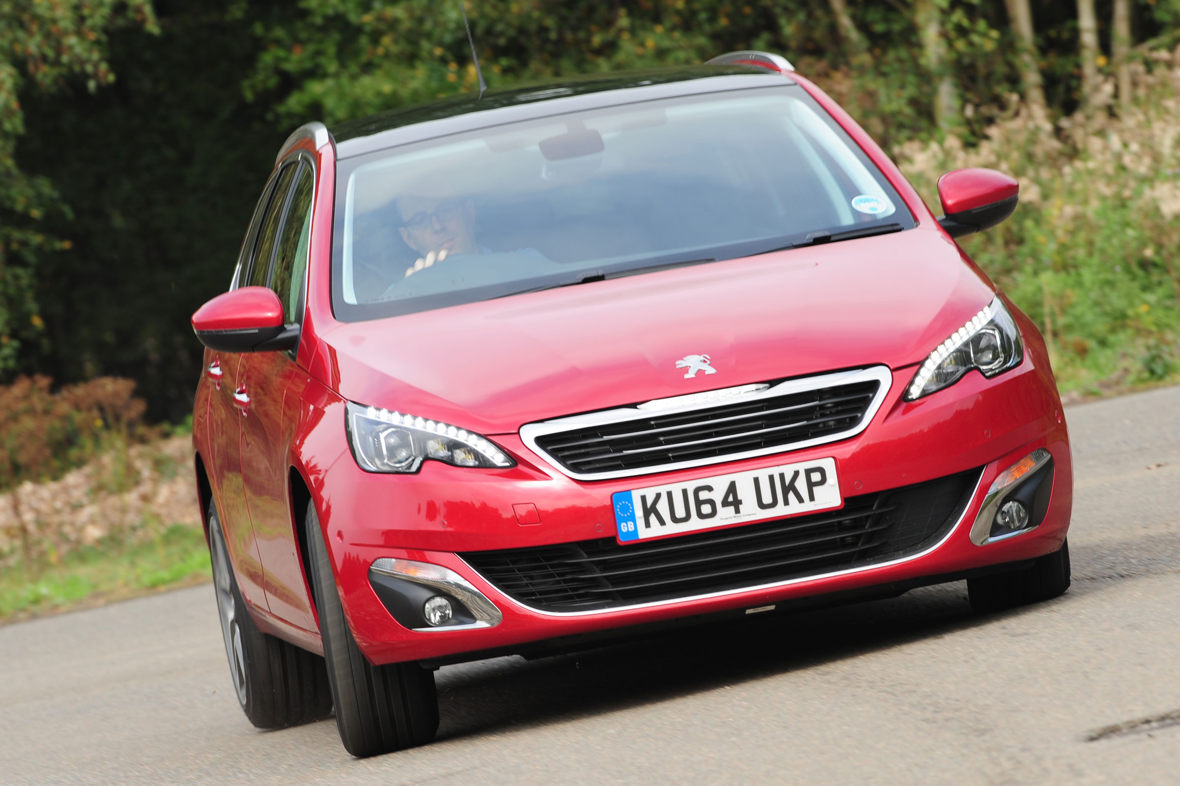 Peugeot 308 SW long termer front cornering