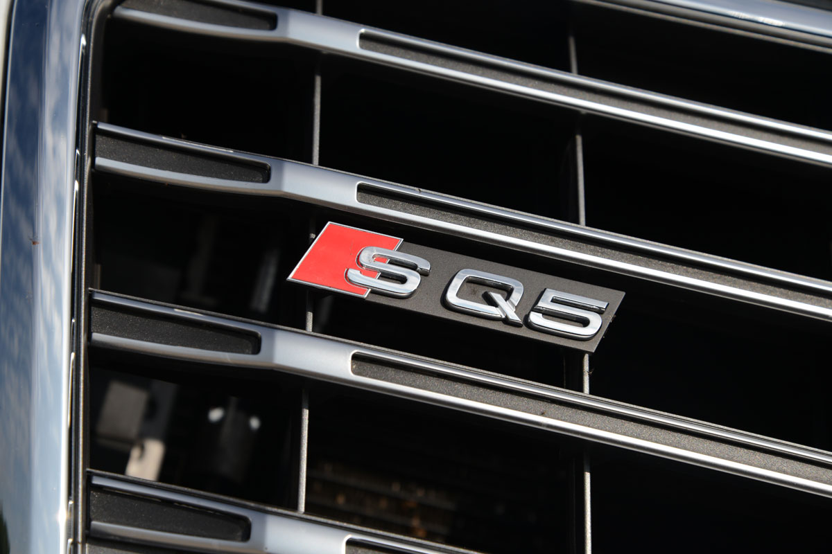 Audi SQ5 grille