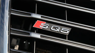 Audi SQ5 grille