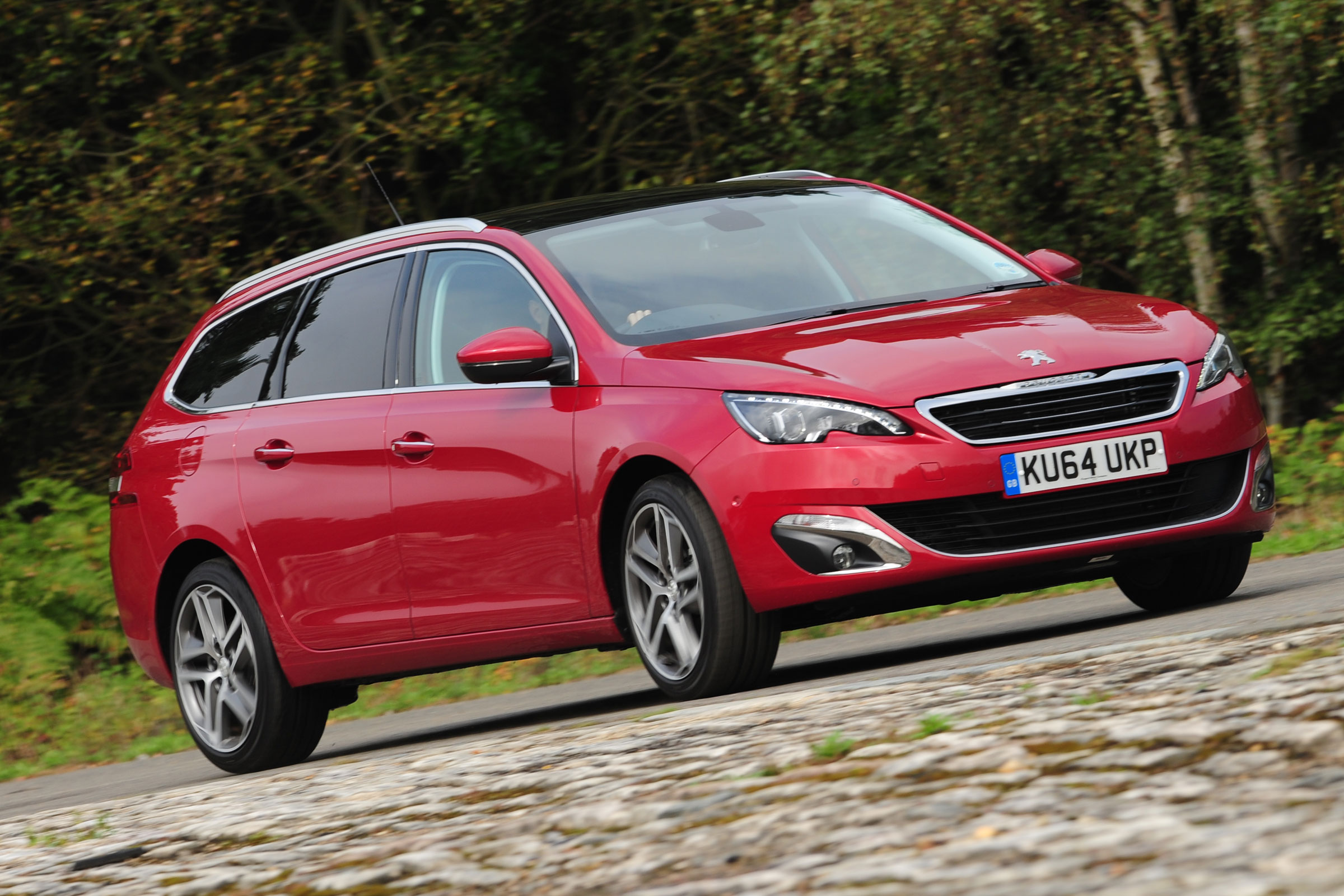 Peugeot 308 SW long termer cornering