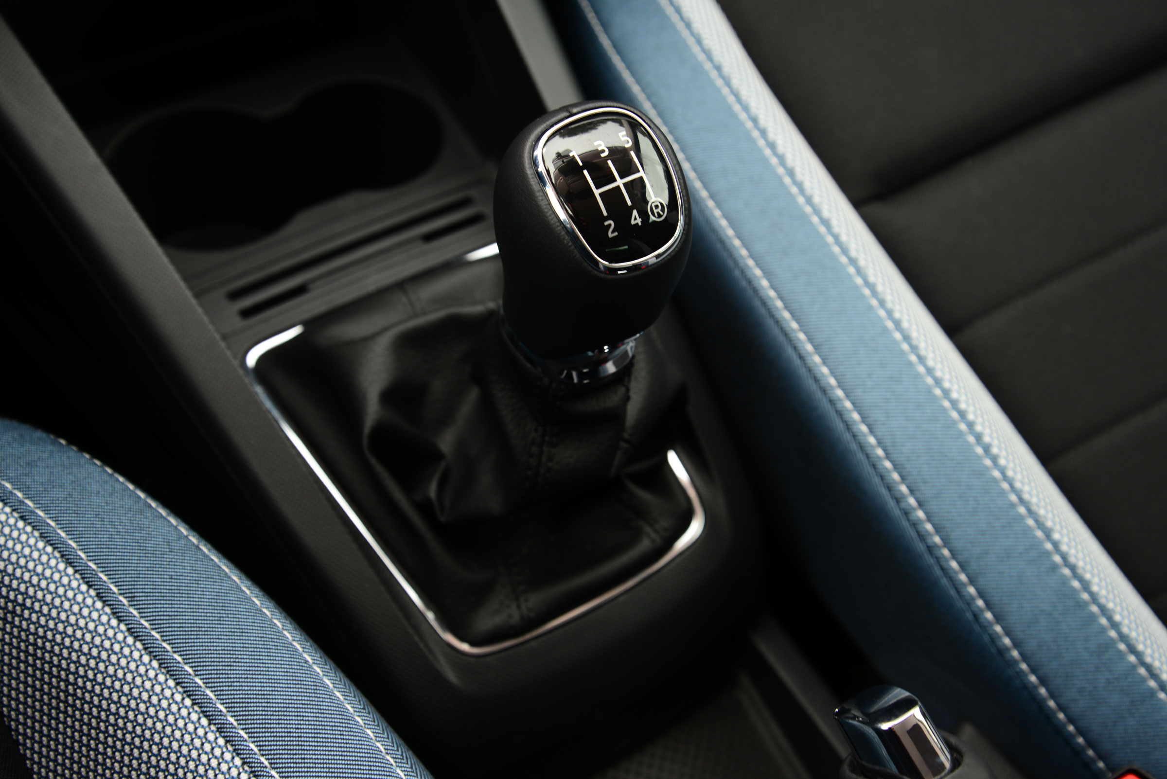 Skoda Fabia - gear lever