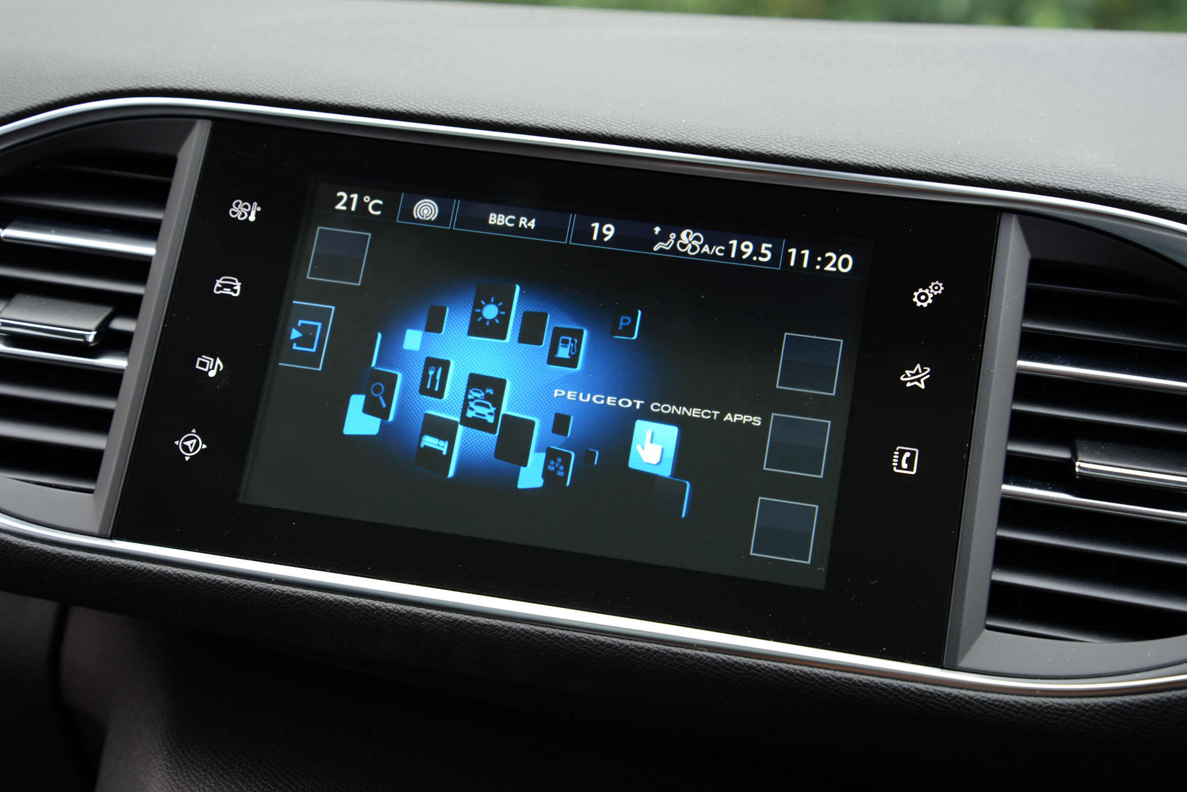 Peugeot 308 SW long termer info screen