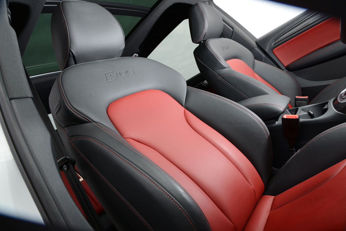 Audi SQ5 front seats