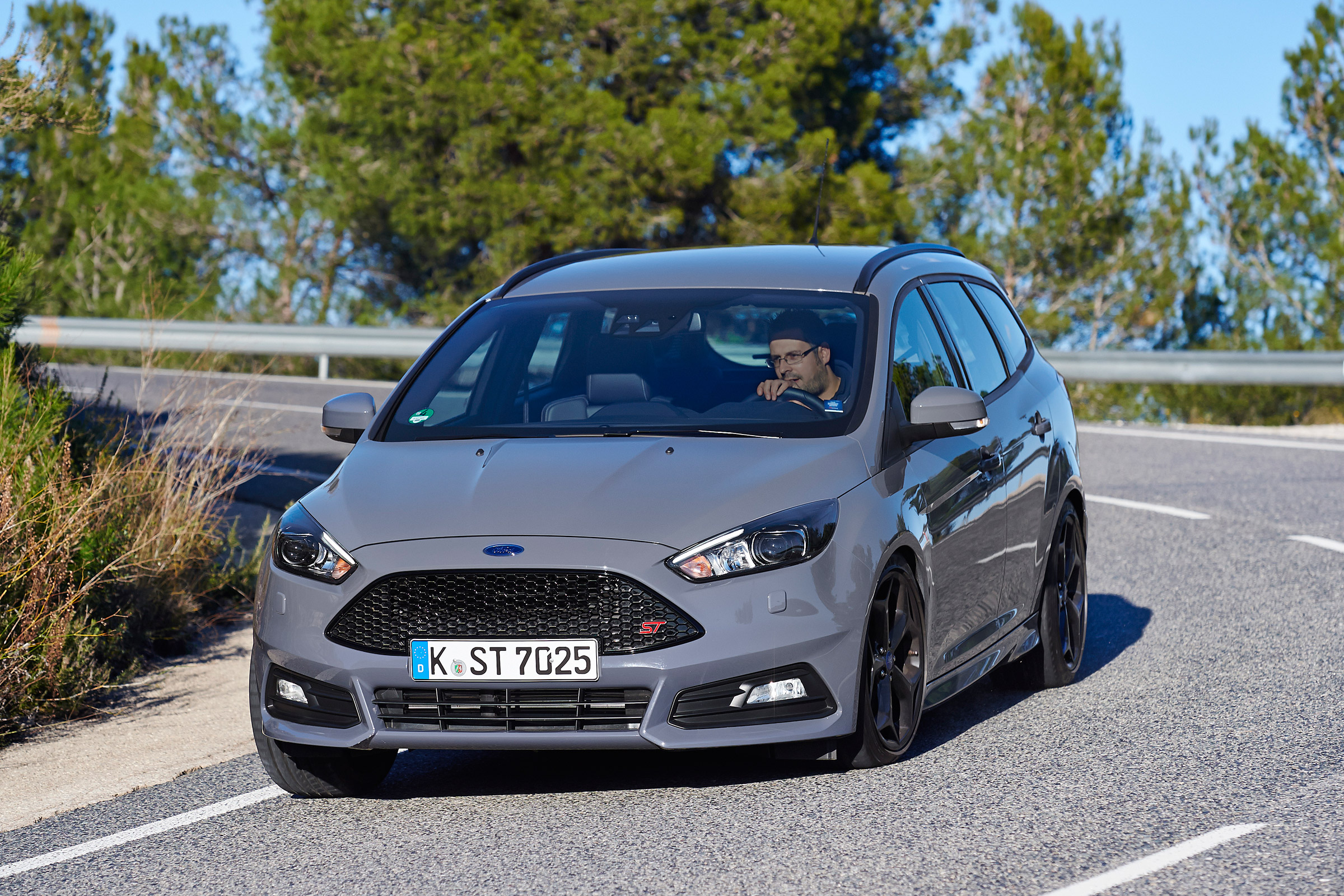 Ford Focus ST Estate 2015 front
