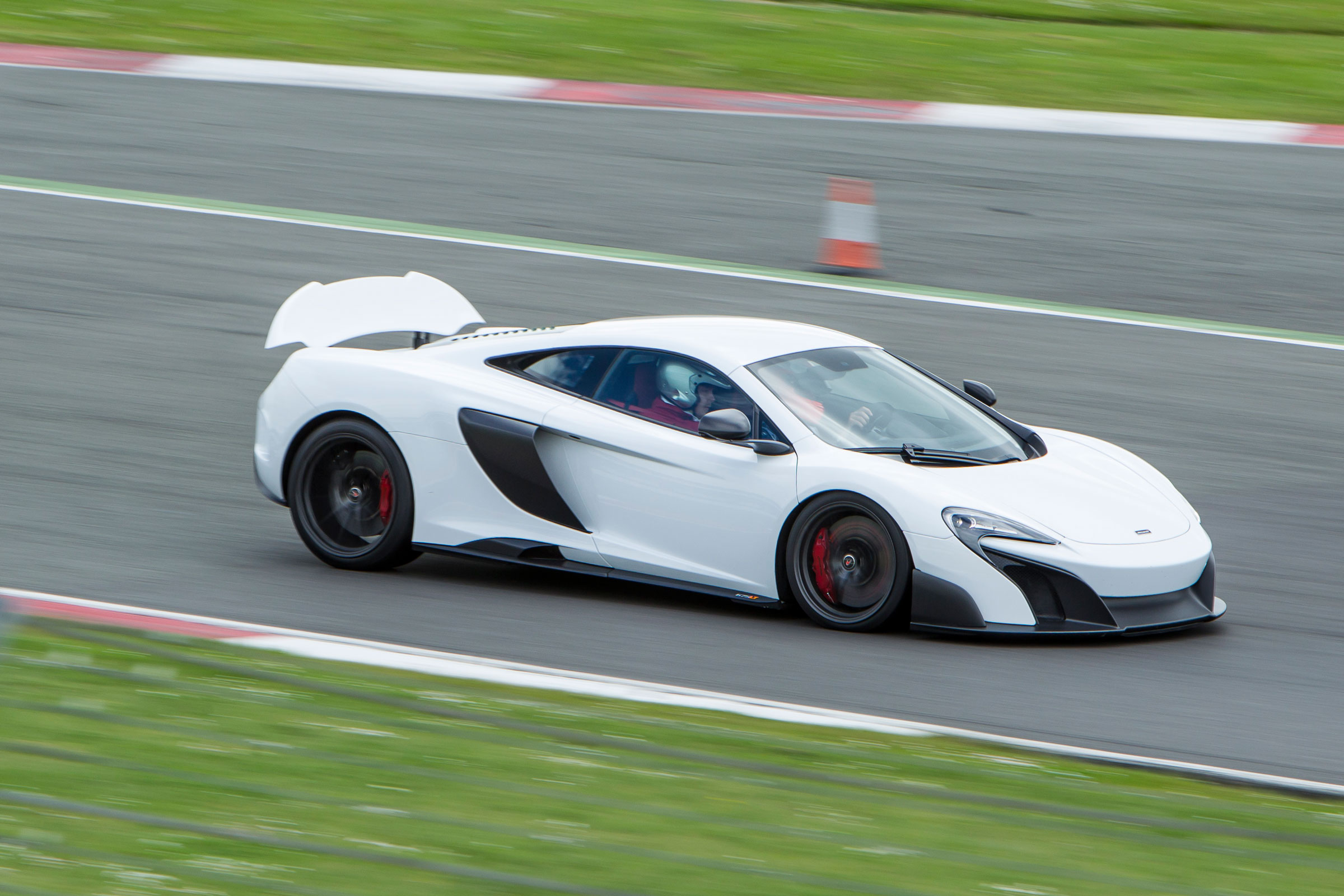 McLaren 675LT - air brake